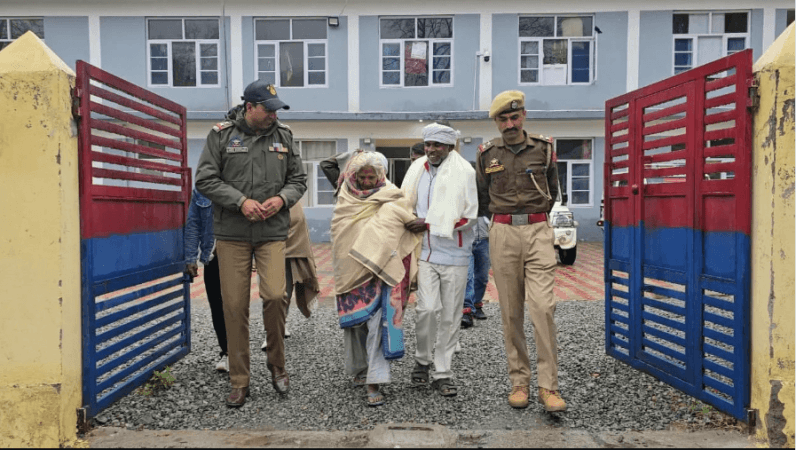 SHO Surankote police station in Jammu and Kashmir's border district of Poonch handing over a missing woman to her family members of Uttar Pradesh Missing woman