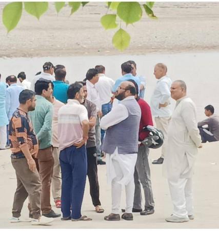 During search operation, a large number of people were gathered on the bank of the River Tawi Nagrota tragedy