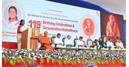 Prez Murmu attends 119th birthday celebrations of late Shivakumar Swamji in Karnataka's Tumakuru