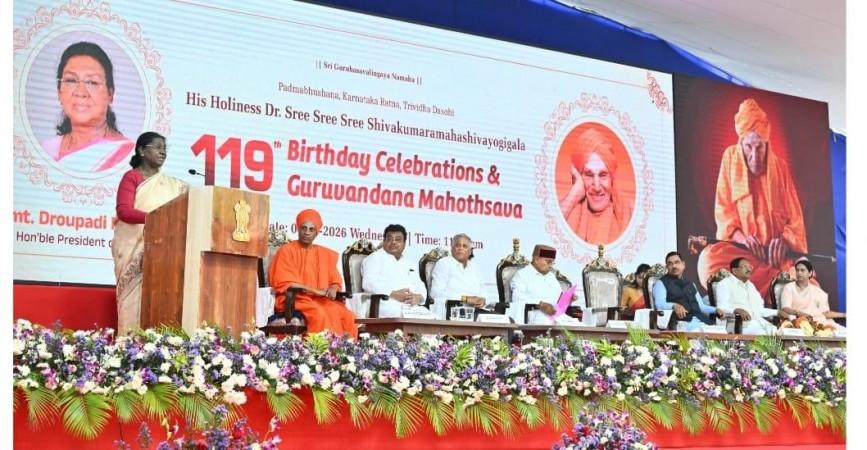 Prez Murmu attends 119th birthday celebrations of late Shivakumar Swamji in Karnataka's Tumakuru