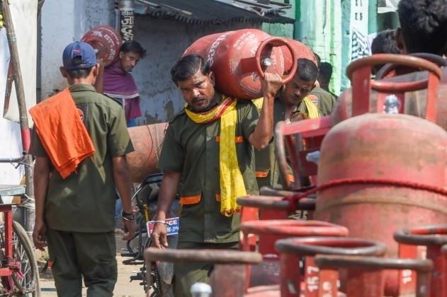 Commercial LPG supply recovers to 70 pc amid disruptions: Indian Oil ...