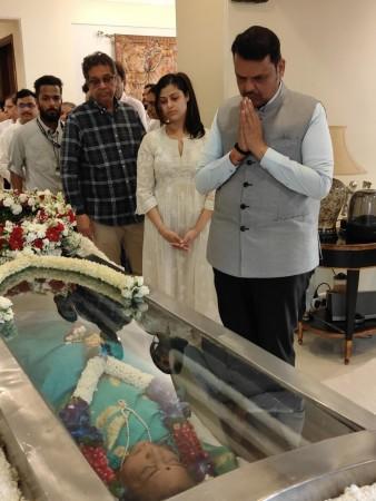Athiya Shetty shares Lata Mangeshkar photo instead of Asha Bhosle, gets trolled; singer's mortal remains reach residence Athiya Shetty shares Lata Mangeshkar photo instead of Asha Bhosle, gets trolled; singer's mortal remains reach residence