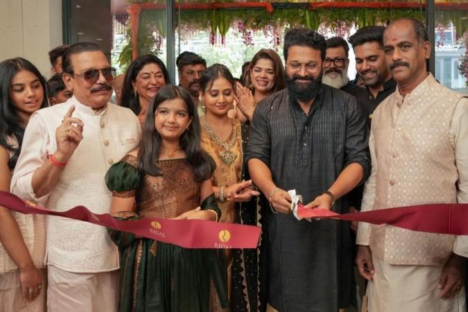 In the picture from the right Mr. Shivdas Chairman of Regal Jewellers, Mr. Vibin Shivdas MD & CEO of Regal Jewellers, Actor Sri. Rishab Shetty, Actress Amulya & Mr. Govind Namdev Regal Jewellers