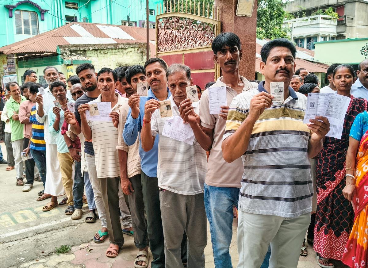 Bengal polls: Polling process overall peaceful; 18.76 pc voting in first two hours