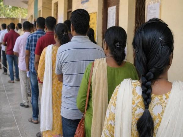 TN records 70 per cent turnout till 3 pm; cop stabbed at Poompuhar booth