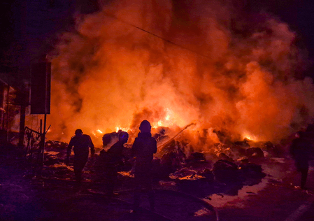 Five burnt alive as moving car catches fire on Delhi-Mumbai Expressway ...