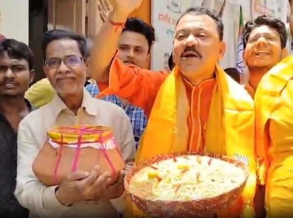 'Will fight like 'cubs of a tiger': Mamata confident despite BJP surge; BJP celebrates with 'jhalmuri' and 'kamala bhog'