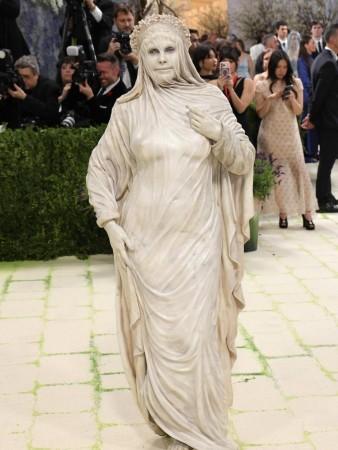 Met Gala 2026: Heidi Klum's look reminds fans of Hrithik's Dhoom 2, Katy Perry's AI mask, Eileen Gu's live bubble dress; fans ask 'Art or Halloween?'