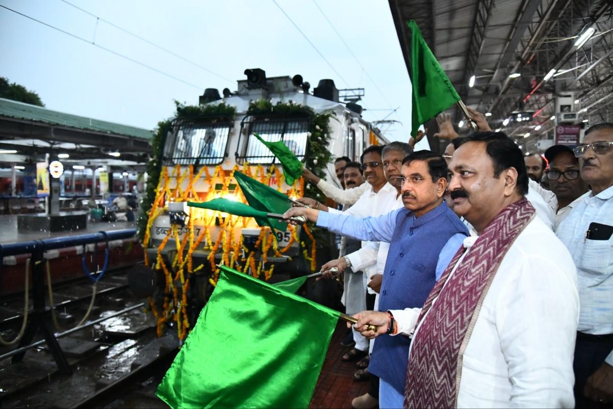 Bengaluru-Mumbai Express starts inaugural run