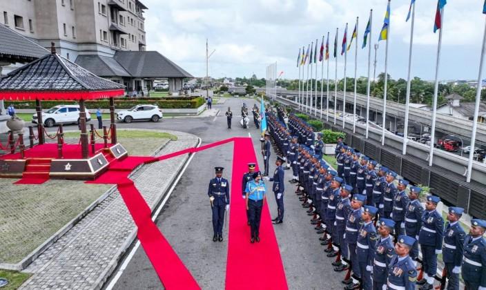 Air Chief Marshal Singh receives Guard of Honour in Sri Lanka, pays ...