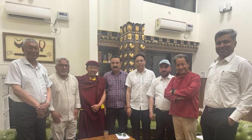 Representatives of Leh Apex Body and Kargil Democratic Alliance before meeting with the officers of the Ministry of Home Affairs Agitating Ladakhi groups