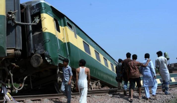 24 killed in blast targeting Jaffar Express shuttle in Pakistan's Balochistan 24 killed in blast targeting Jaffar Express shuttle in Pakistan's Balochistan