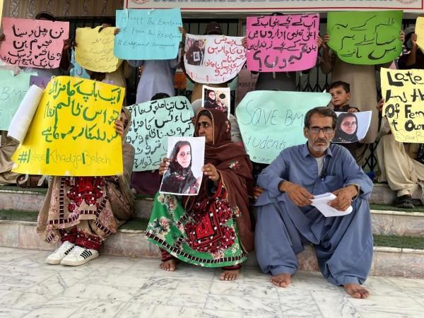 24 killed in blast targeting Jaffar Express shuttle in Pakistan's Balochistan 24 killed in blast targeting Jaffar Express shuttle in Pakistan's Balochistan