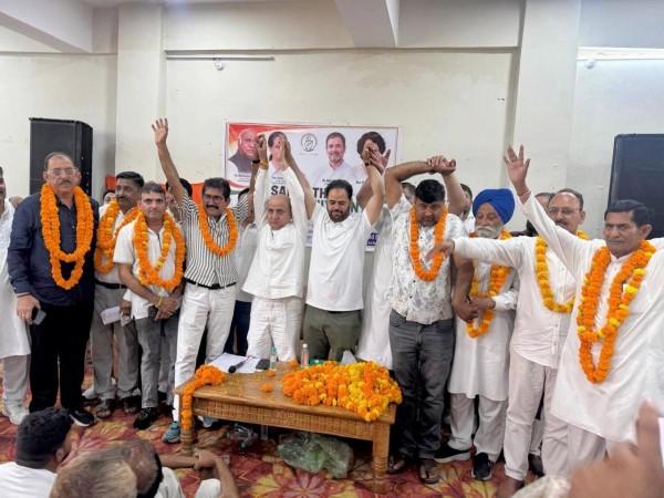 Dissident Congress leaders Vikar Rasool Wani and Tara Chand during a rally at Khour in Jammu Vikar Rasool Wani