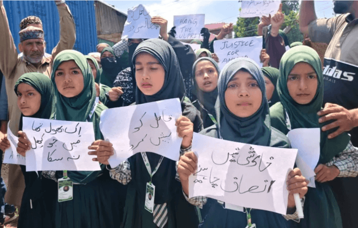 Students protesting against the inhuman and brutal act in central Kashmir's Budgam area. Budgam protest