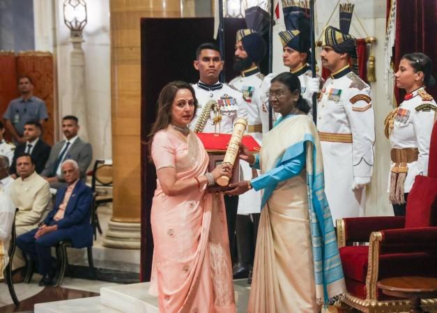 Hema Malini Accepts late Dharmendra's Padma Vibhushan; Ahana Cries, President Honours Harmanpreet Kaur, Uday Kotak at Padma Awards