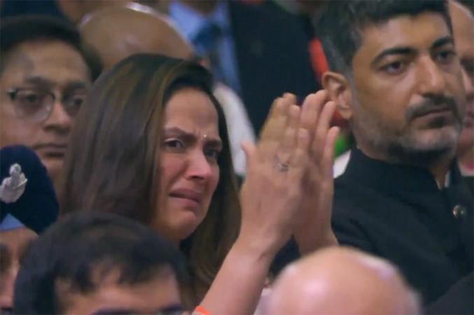 Hema Malini Accepts late Dharmendra's Padma Vibhushan; Ahana Cries, President Honours Harmanpreet Kaur, Uday Kotak at Padma Awards