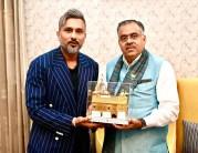 Yo Yo Honey Singh meets BJP's Tarun Chugh, discusses ways to curb Punjab's drug problems