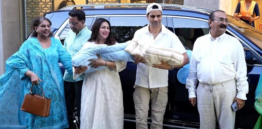 Divyanka Tripathi gets discharged from hospital; Vivek-Divyanka pose with twin sons, request paps not to click newborns' photos Divyanka Tripathi gets discharged from hospital; Vivek-Divyanka pose with twin sons, request paps not to click newborns' photos