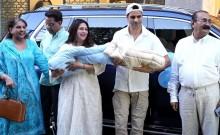 Divyanka Tripathi gets discharged from hospital; Vivek-Divyanka pose with twin sons, request paps not to click newborns' photos