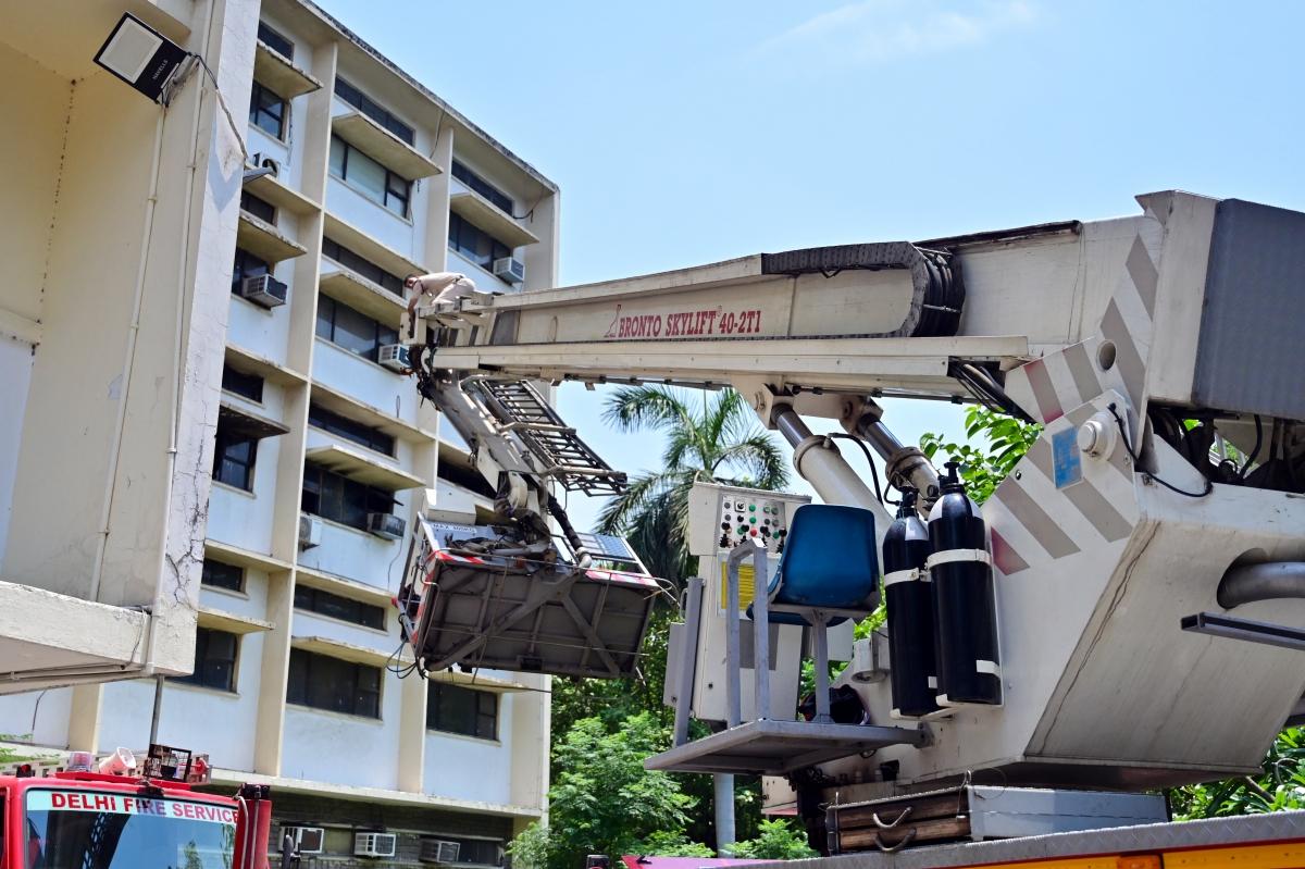 Fire broke out at School of Planning and Architecture campus, not Education Ministry office: Govt clarifies