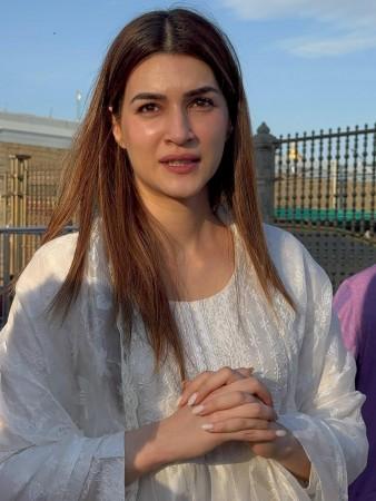 Kriti Sanon seeks blessings at Tirumala temple ahead of Cocktail 2 release; greets paps with folded hand, Shahid- Rashmika skip visit