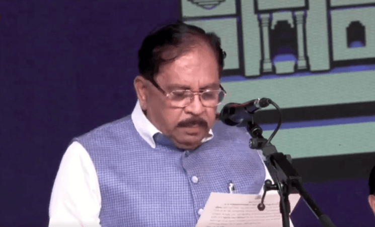 With Constitution in hand, D.K. Shivakumar takes oath as Karnataka CM; G. Parameshwara sworn in as deputy CM amid Vande Mataram chants With Constitution in hand, D.K. Shivakumar takes oath as Karnataka CM; G. Parameshwara sworn in as deputy CM amid Vande Mataram chants