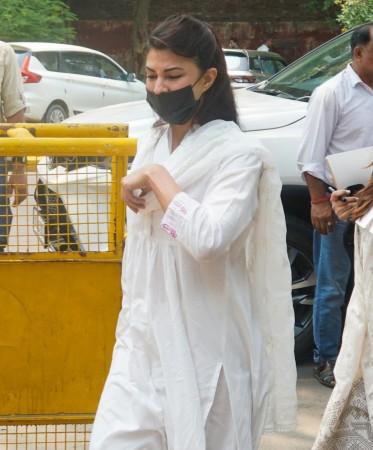 Jacqueline Fernandez pleads innocence, opts to face trial in money laundering case Jacqueline Fernandez pleads innocence, opts to face trial in money laundering case