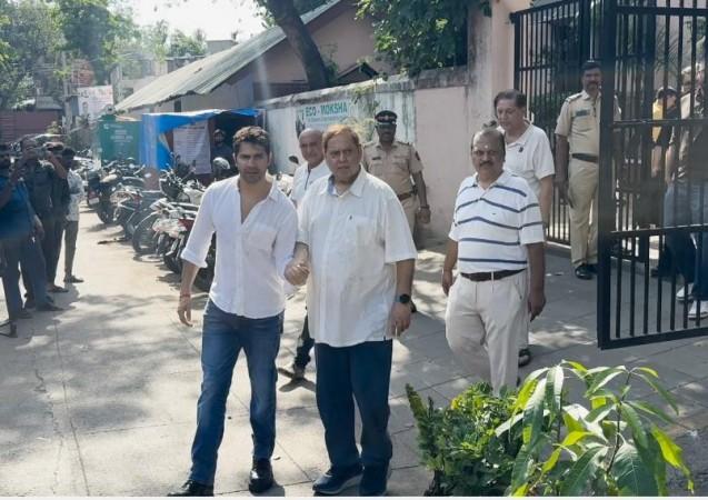 Pahlaj Nihalani's last rites: Varun Dhawan touches Govinda's feet, hugs him; Farhan Akhtar, Malaika Arora attend cremation