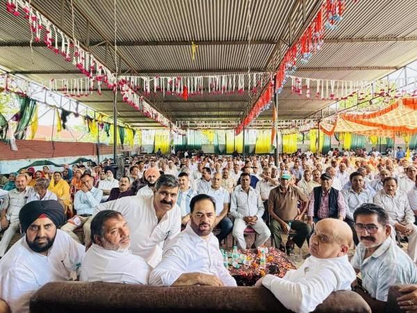 Dissident Congress leaders during a rally at Khour in Jammu on Sunday Dissidents