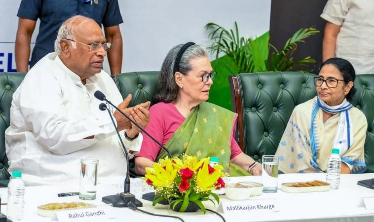 We defeated malicious bills on delimitation, must strengthen united fight: Kharge at INDIA bloc meet We defeated malicious bills on delimitation, must strengthen united fight: Kharge at INDIA bloc meet