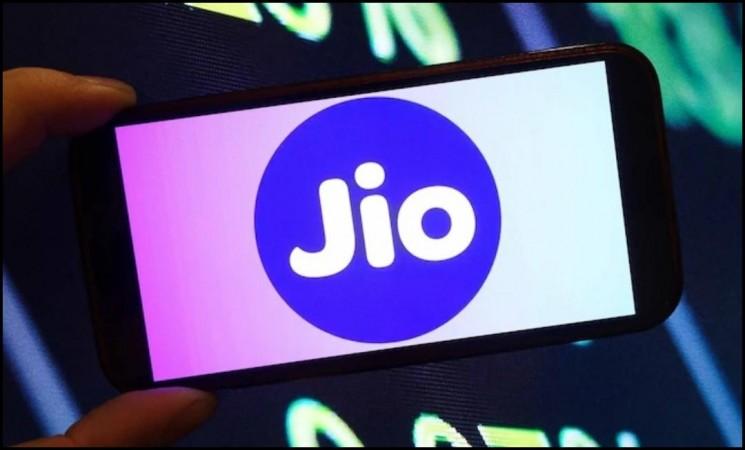 Mukesh Ambani announces Jio IPO at RIL AGM, draft papers to be filed with Sebi today Mukesh Ambani announces Jio IPO at RIL AGM, draft papers to be filed with Sebi today