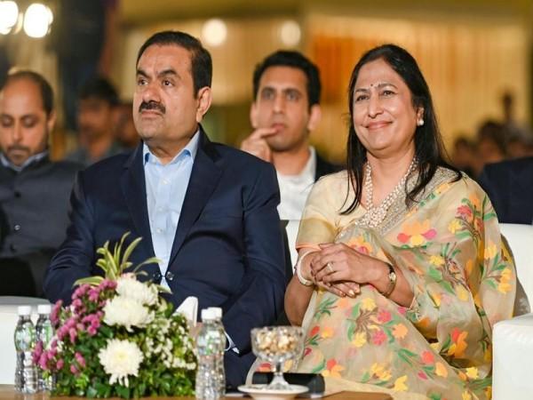 Supriya Sule's daughter's wedding: Amitabh-Jaya-Shweta Bachchan with Anil Ambani; Shivakumar, Rahul Gandhi, Mallikarjun Kharge, Adanis to Ambanis attend, Abhishek Bachchan skips Supriya Sule's daughter's wedding: Amitabh-Jaya-Shweta Bachchan with Anil Ambani; Shivakumar, Rahul Gandhi, Mallikarjun Kharge, Adanis to Ambanis attend, Abhishek Bachchan skips