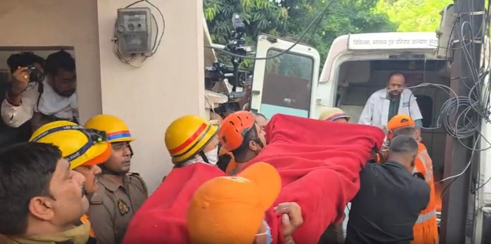 Caught On Camera: Students Jump From Building To Save Themselves  As Massive Fire Breaks Out At Lucknow Coaching Centre