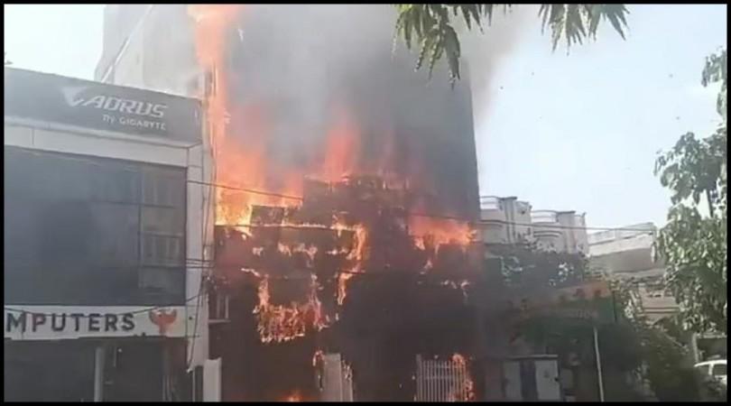 Caught On Camera: Students Jump From Building To Save Themselves As Massive Fire Breaks Out At Lucknow Coaching Centre Caught On Camera: Students Jump From Building To Save Themselves As Massive Fire Breaks Out At Lucknow Coaching Centre