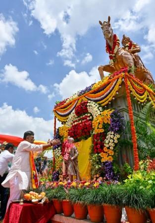 Karnataka govt celebrates Kempegowda Jayanti; CM Shivakumar launches 15-lakh sapling plantation drive Karnataka govt celebrates Kempegowda Jayanti; CM Shivakumar launches 15-lakh sapling plantation drive