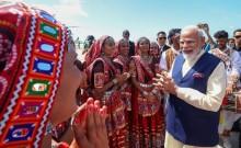 PM Narendra Modi Receives Warm Indian Welcome In Seychelles With Kutch Folk Dance Amid 'Modi-Modi' Chants