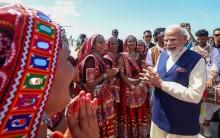 PM Narendra Modi Receives Warm Indian Welcome In Seychelles With Kutch Folk Dance Amid 'Modi-Modi' Chants