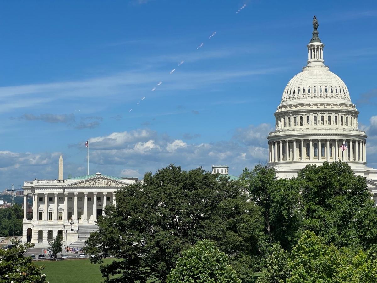 US senators urge political courage
