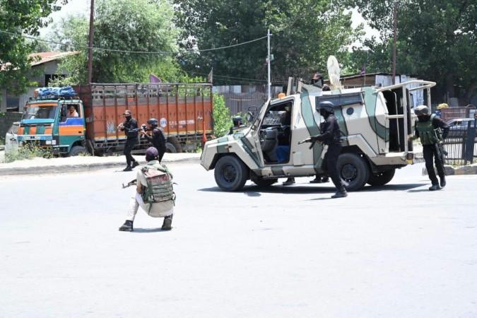 Cops of the Jammu and Kashmir Police conducting a mock drill ahead of Shri Amarnath Yatra mock drill