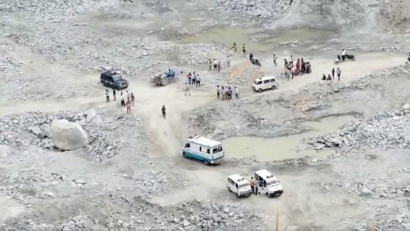 Bengaluru Tragedy: 8 Workers Killed After Massive Granite Rock Collapses At Stone Quarry Bengaluru Tragedy: 8 Workers Killed After Massive Granite Rock Collapses At Stone Quarry