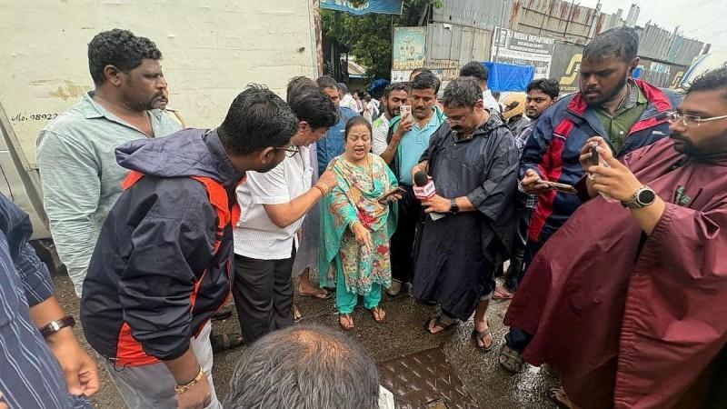 Mumbai monsoon: Man Falls into Open Manhole In Sakinaka Amid Heavy Rains, Dies;two college girls electrocuted in Nerul