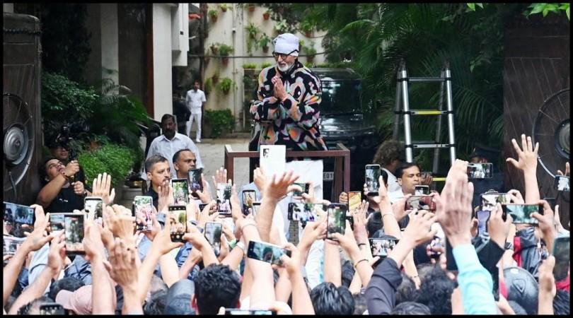 Amitabh Bachchan tells fans 'venture out only if urgent' as Mumbai rains lash city; thanks crowd outside Jalsa Amitabh Bachchan tells fans 'venture out only if urgent' as Mumbai rains lash city; thanks crowd outside Jalsa