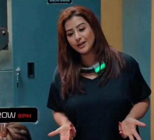 Sunita Ahuja abuses Lock Upp 2 makers, cries, says 'soup tastes like cow's piss'; fans ask, 'How does Govinda tolerate her?' Sunita Ahuja abuses Lock Upp 2 makers, cries, says 'soup tastes like cow's piss'; fans ask, 'How does Govinda tolerate her?'