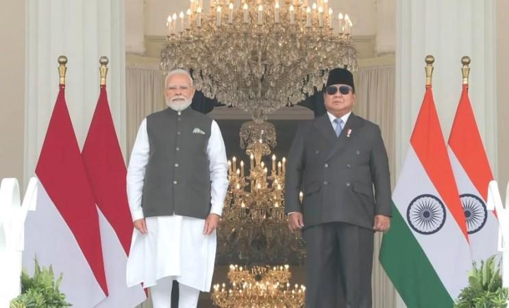 PM Modi accorded ceremonial welcome in Indonesia
