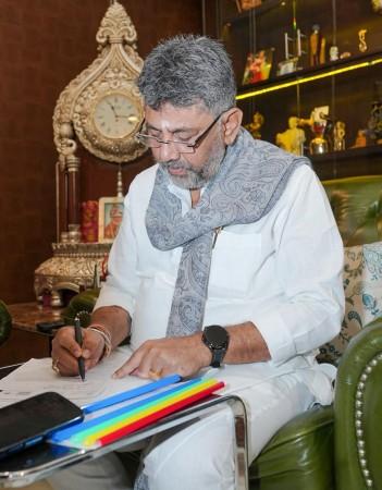 'Don't politicise SIR': CM Shivakumar says only registered voters will receive govt benefits