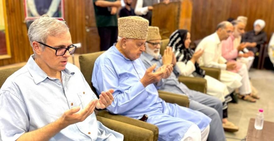 J&K Chief Minister Omar Abdullah along with National Conference president Dr. Farooq Abdullah and other leaders of the party paying tributes to NC leaders