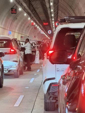 'Straight out of Hollywood disaster movie': Mumbai Coastal Road Tunnel Temporarily Shut After Moving Car Catches Fire Inside Tunnel 'Straight out of Hollywood disaster movie': Mumbai Coastal Road Tunnel Temporarily Shut After Moving Car Catches Fire Inside Tunnel