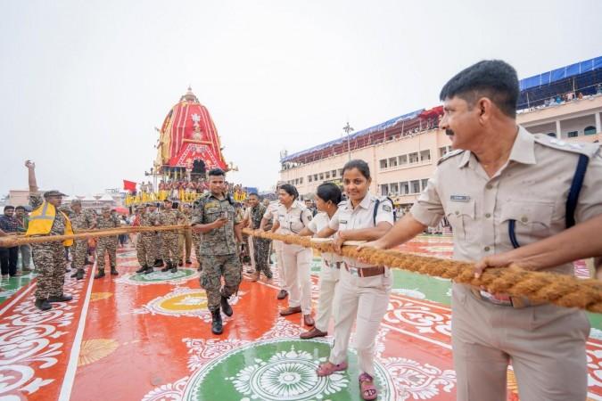 Jagannath Puri Rath Yatra 2026 Begins with Heavy Rain; Devotees Gather to Seek Blessings, President Murmu, PM Modi Extend Wishes Jagannath Puri Rath Yatra 2026 Begins with Heavy Rain; Devotees Gather to Seek Blessings, President Murmu, PM Modi Extend Wishes