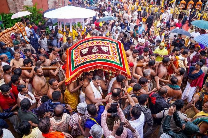 Devotee Dies Of Suffocation During Lord Jagannath Rath Yatra In Puri; Over 100 Injured, 52 Rescued Devotee Dies Of Suffocation During Lord Jagannath Rath Yatra In Puri; Over 100 Injured, 52 Rescued